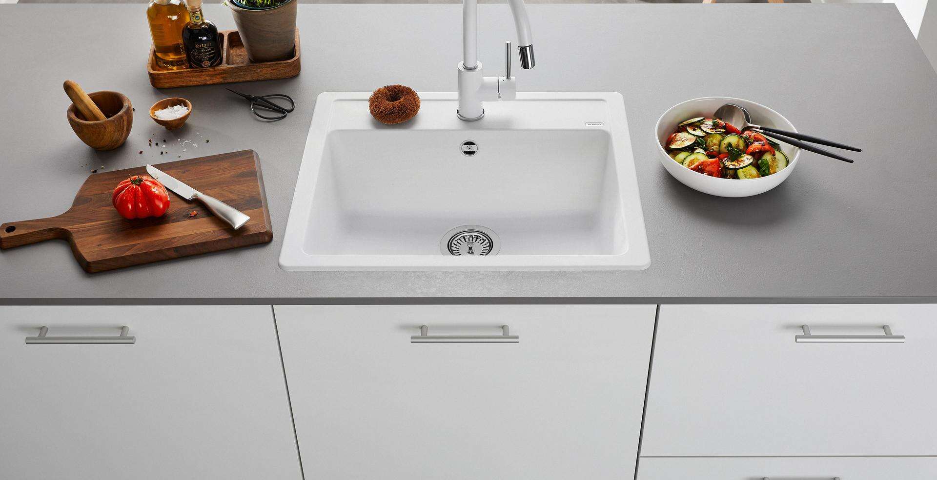 Minimalistische Spüle von Blanco in Weiß